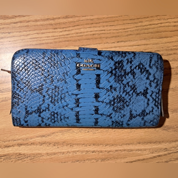 Coach Handbags - Coach Wallet